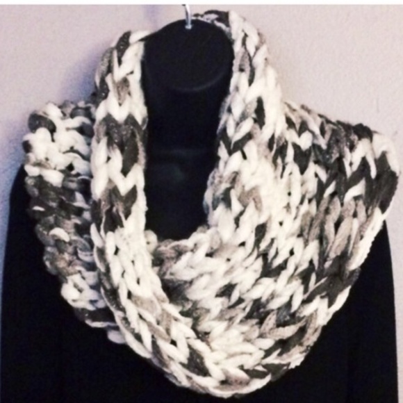 Artisan Crafted Accessories - NEW Handcrafted Grey & White  Infinity Scarf